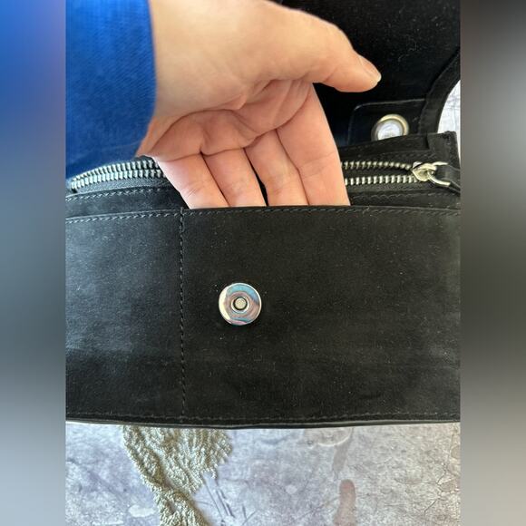 Zara black suede crossbody bag. With chain details, and tassel chain - Picture 5 of 11